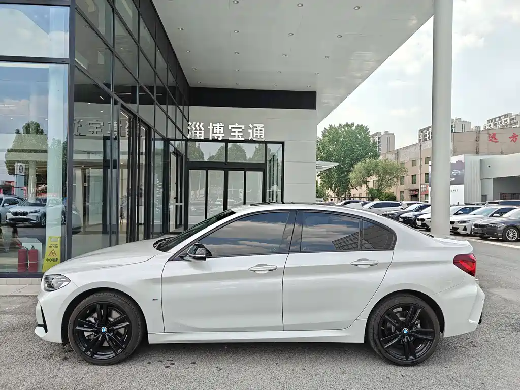BMW 1 Series 2023 — фото 17