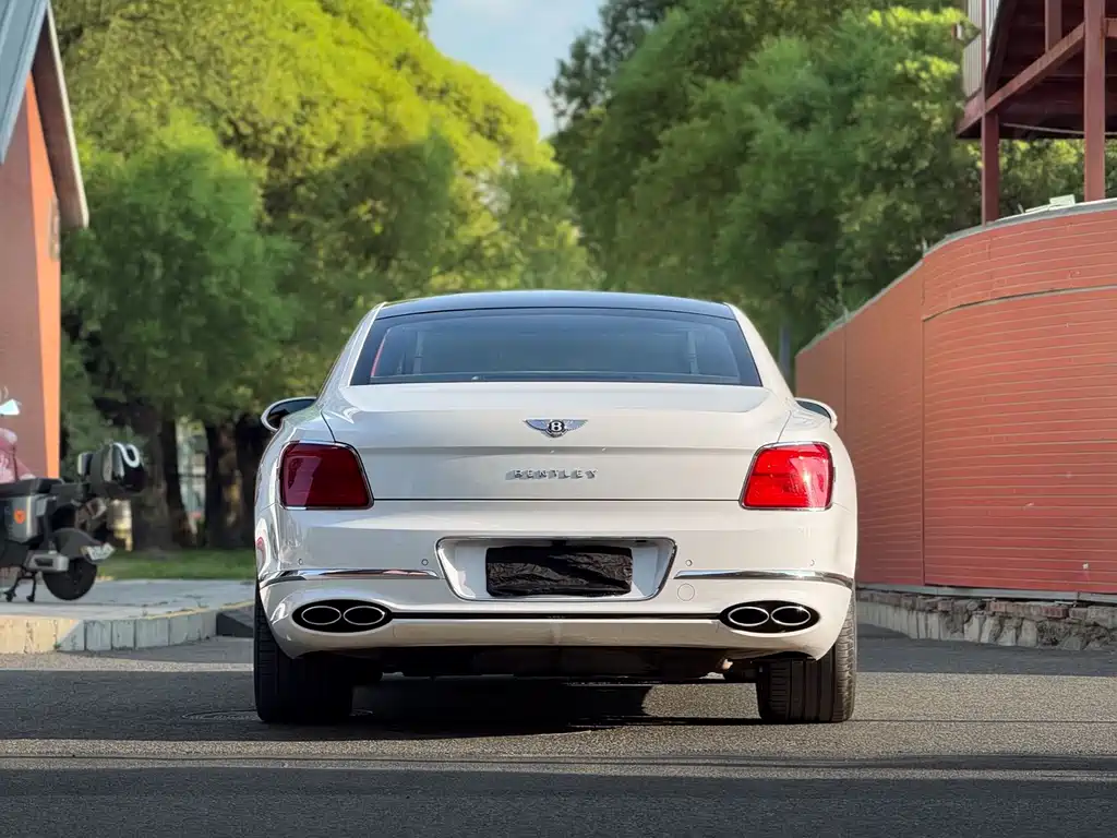 Bentley Flying Spur 2022 — фото 17