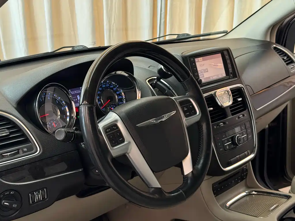 Chrysler Grand Voyager 2014 — фото 10