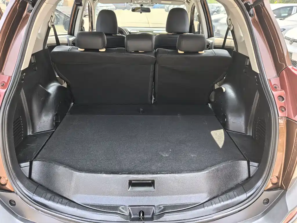 Toyota RAV4 2014 — фото 10