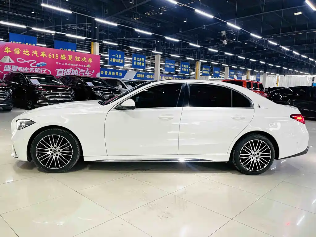 Mercedes-Benz C-Class 2023 — фото 6