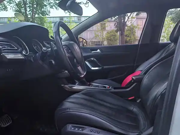 Peugeot 408 2016
