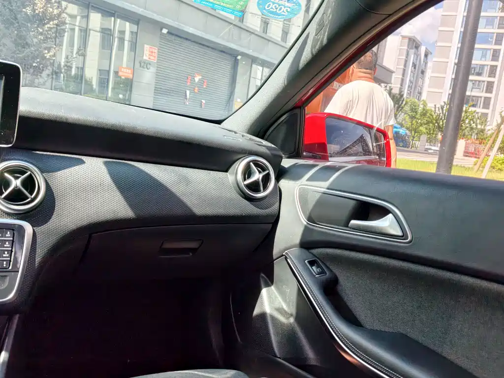 Mercedes-Benz A-Class 2017 — фото 19