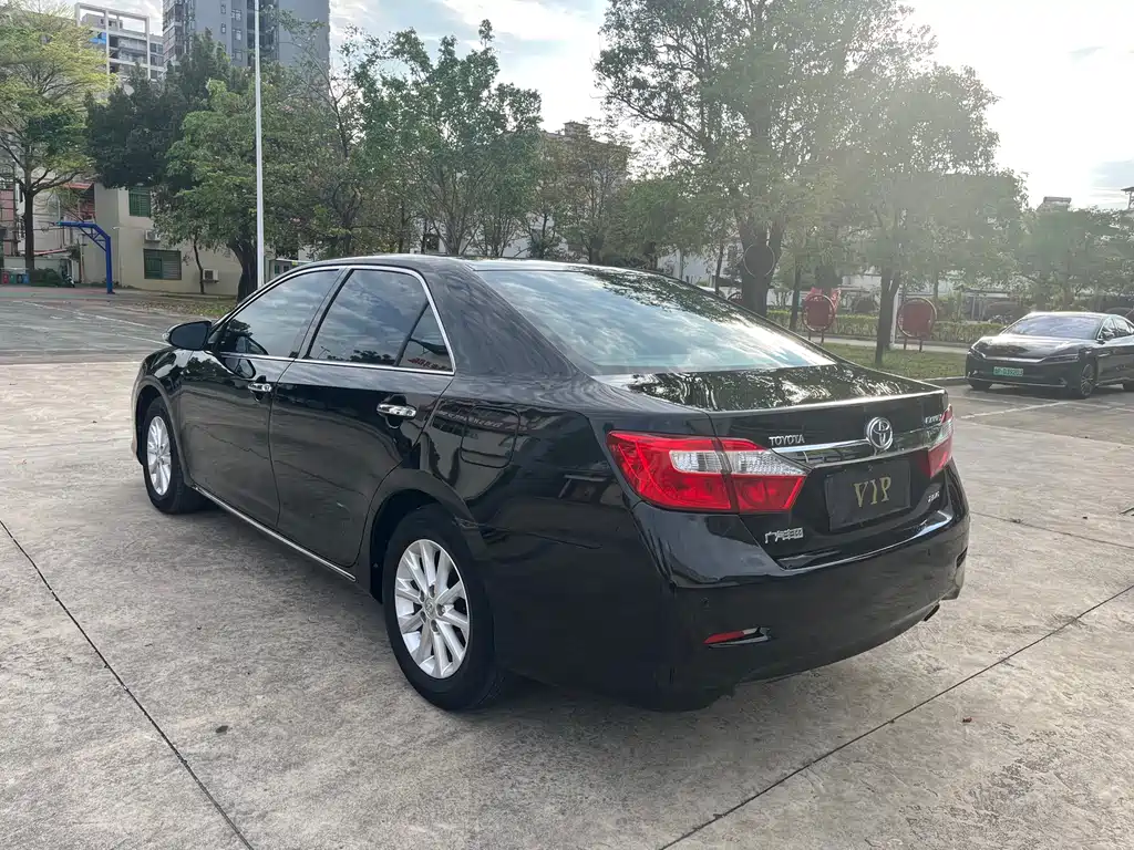 Toyota Camry 2014 — фото 4