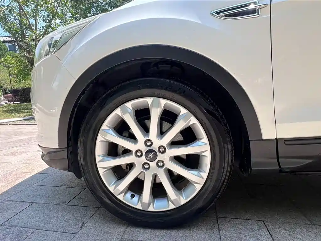 Ford Kuga 2016 — фото 15