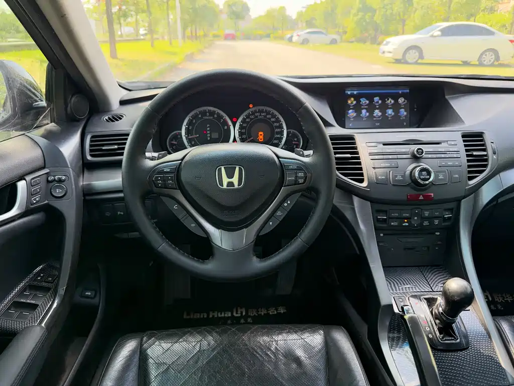 Honda Spirior 2014 — фото 16