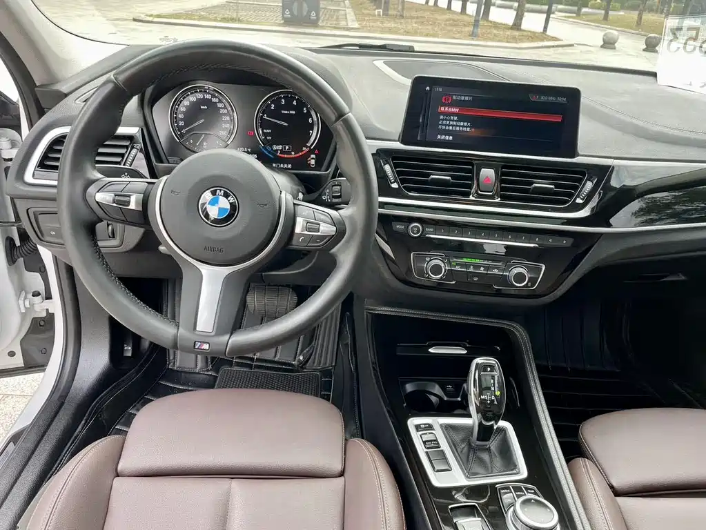 BMW 1 Series 2021 — фото 11