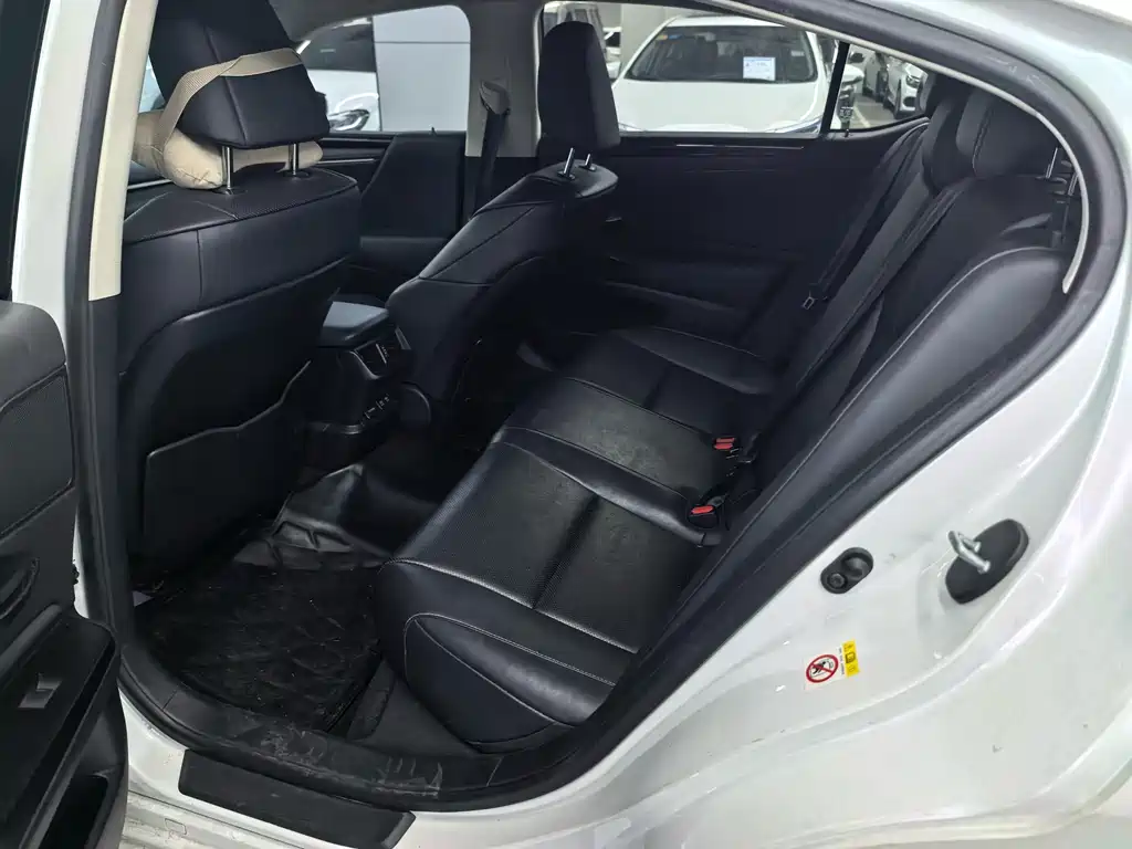 Lexus ES 2018