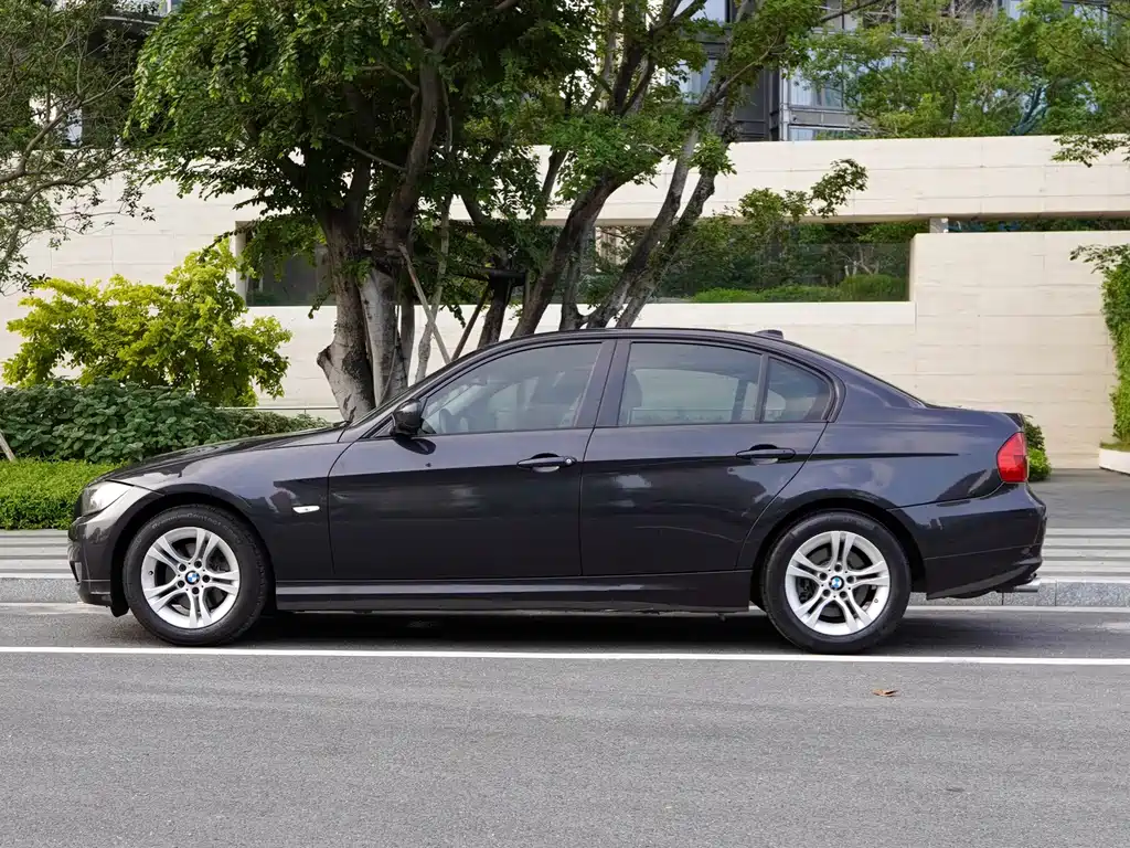 BMW 3 Series 2011 — фото 4