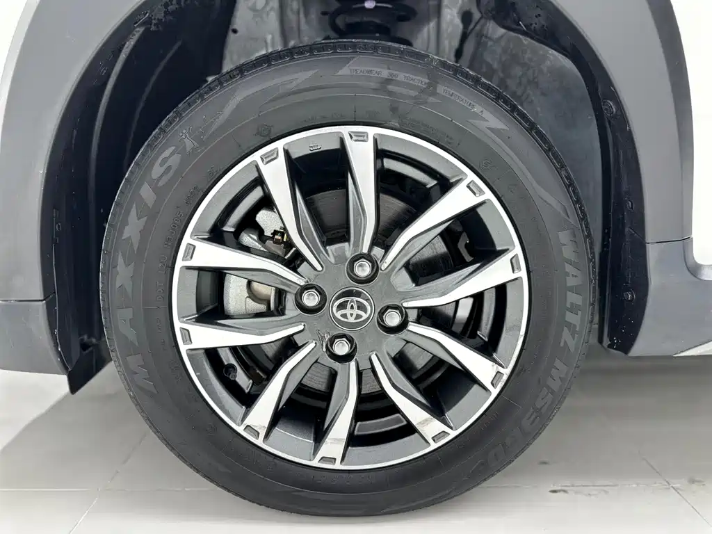 Toyota Yaris L 2023 — фото 13