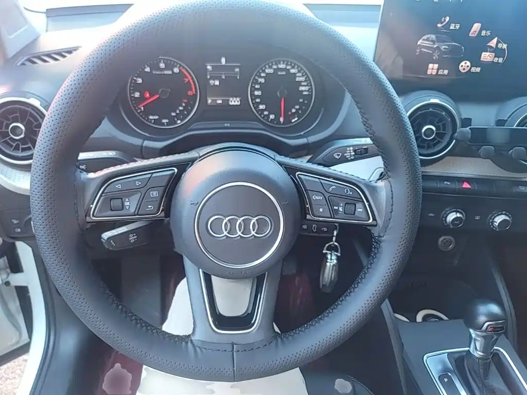 Audi Q2L 2021 — фото 11