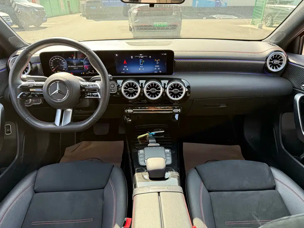 Mercedes-Benz A-Class 2024 — фото 11
