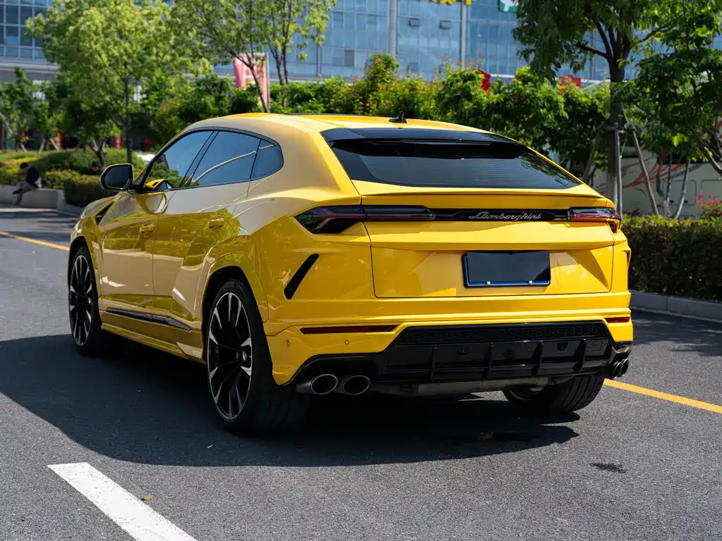 Lamborghini Urus 2020 — фото 16