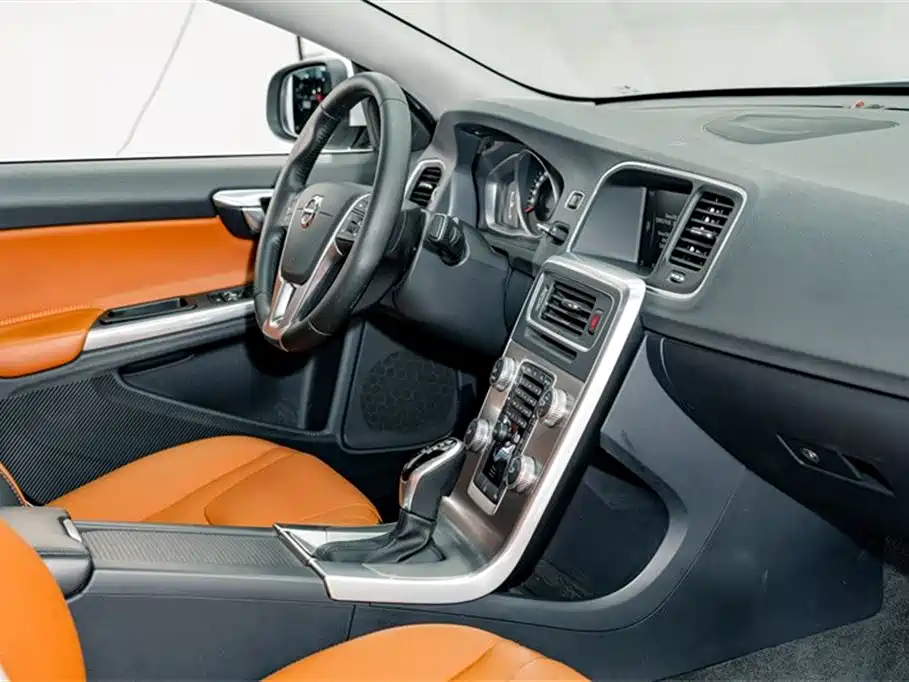 Volvo S60 2018 — фото 17