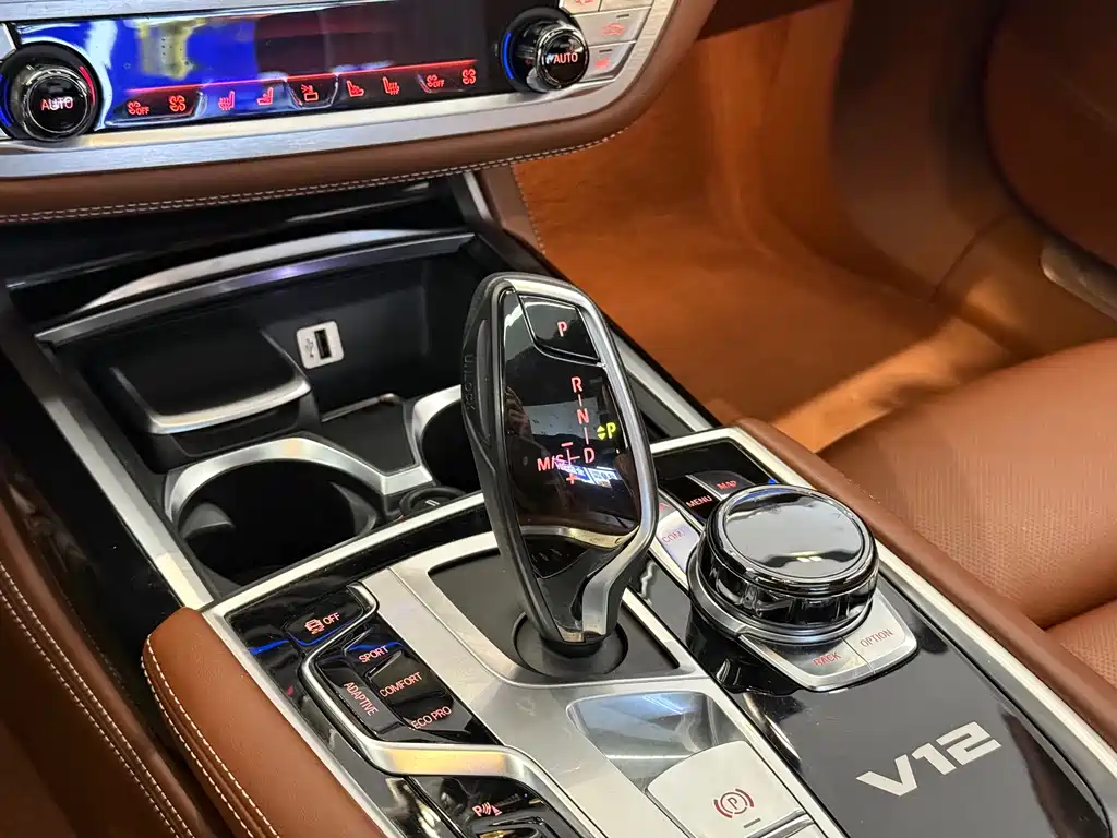 BMW 7 Series 2017 — фото 9