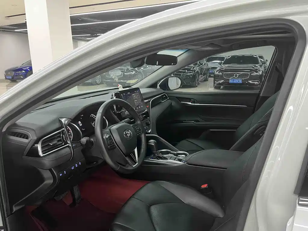 Toyota Camry 2024 — фото 10