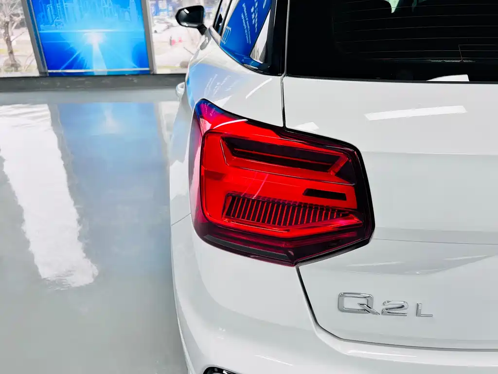 Audi Q2L 2022 — фото 17
