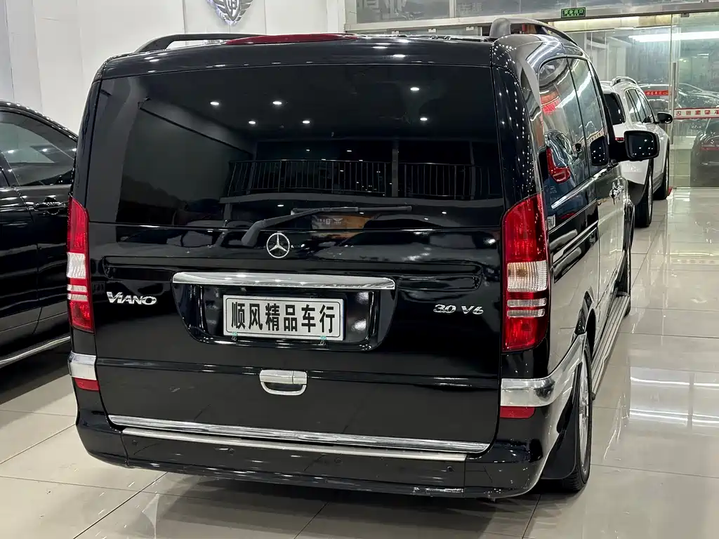 Mercedes-Benz Viano 2015 — фото 25