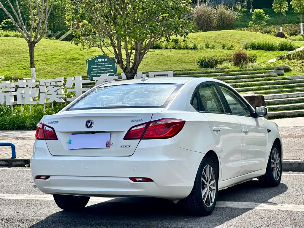 Changan Eado 2015 — фото 4