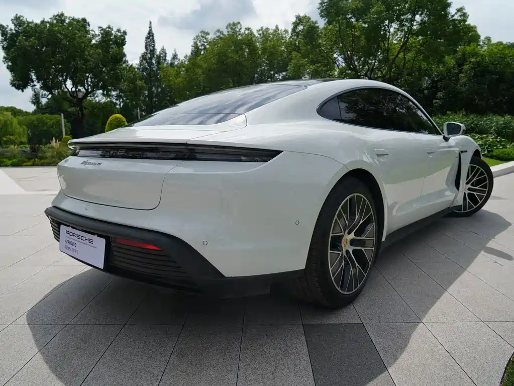 Porsche Taycan 2025 — фото 18