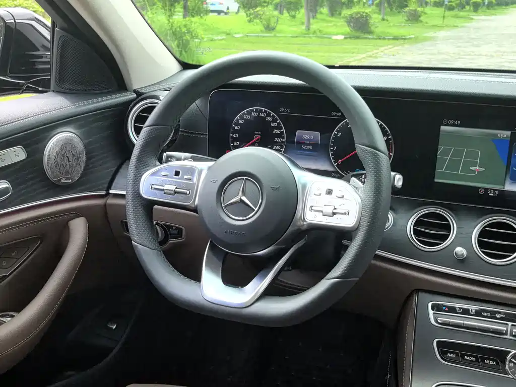 Mercedes-Benz E-Class 2020 — фото 16