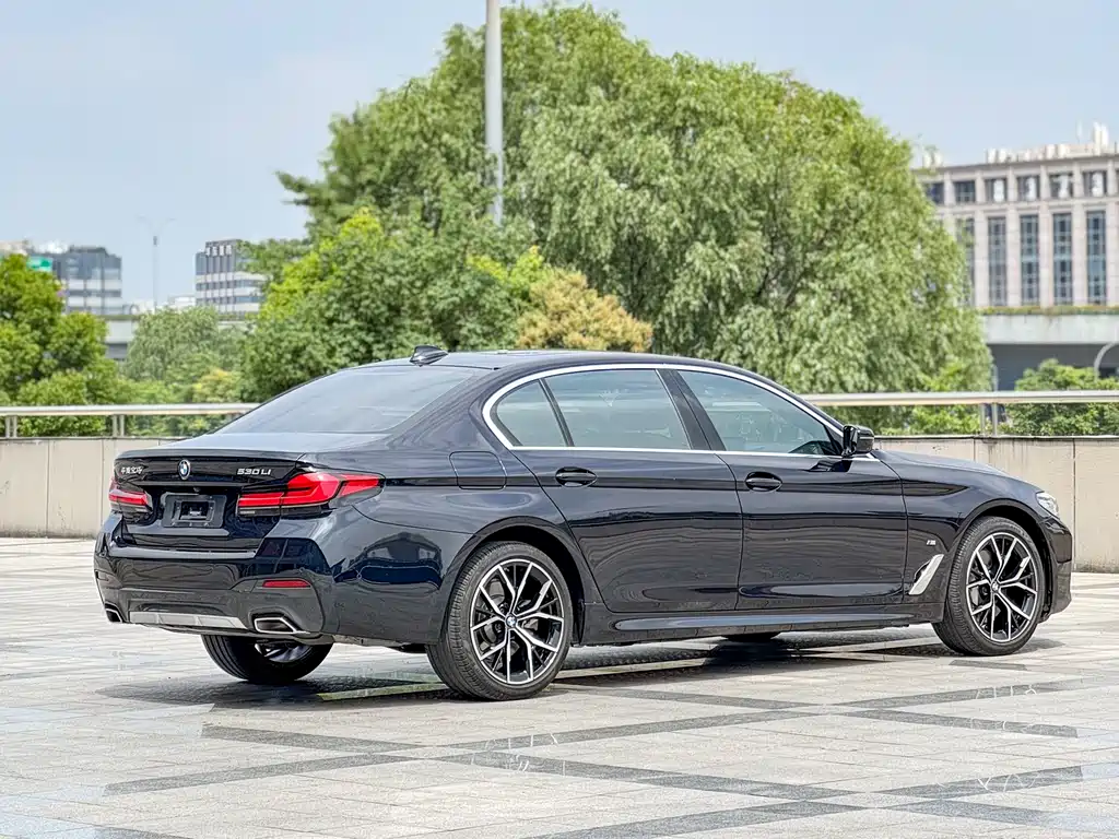 BMW 5 Series 2022 — фото 15