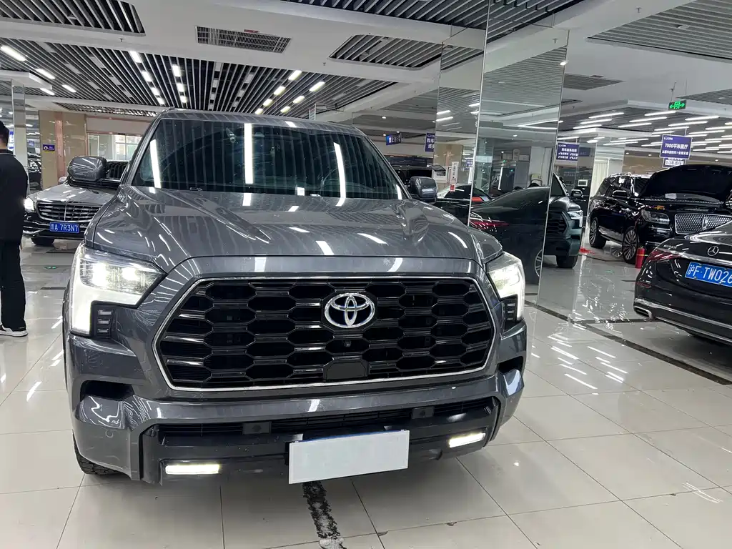 Toyota Sequoia 2023 — фото 2
