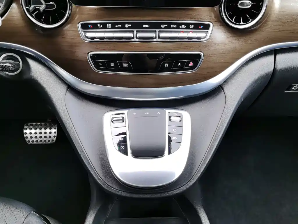 Mercedes-Benz V-Class 2021 — фото 11