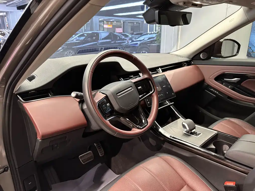 Land Rover Evoque 2025 — фото 4