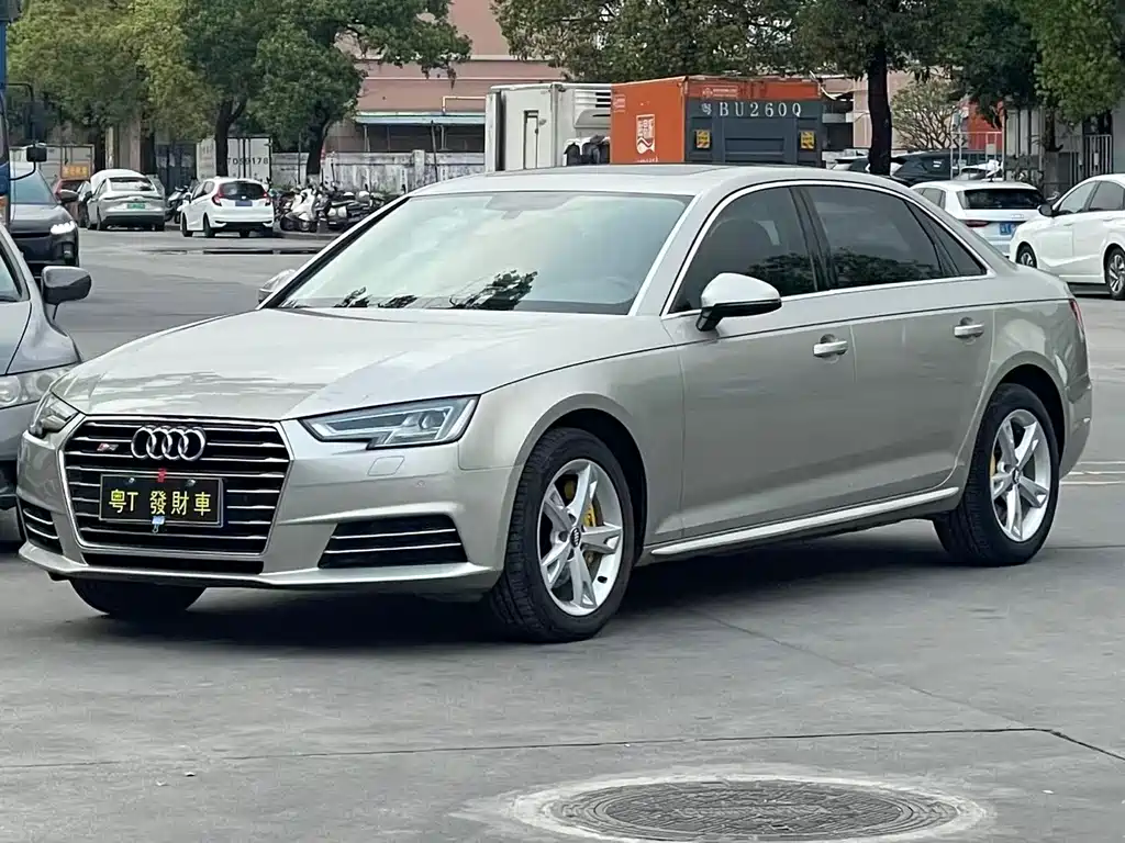 Audi A4L 2017 — фото 1