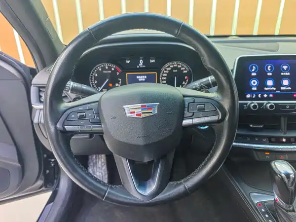 Cadillac CT4 2022