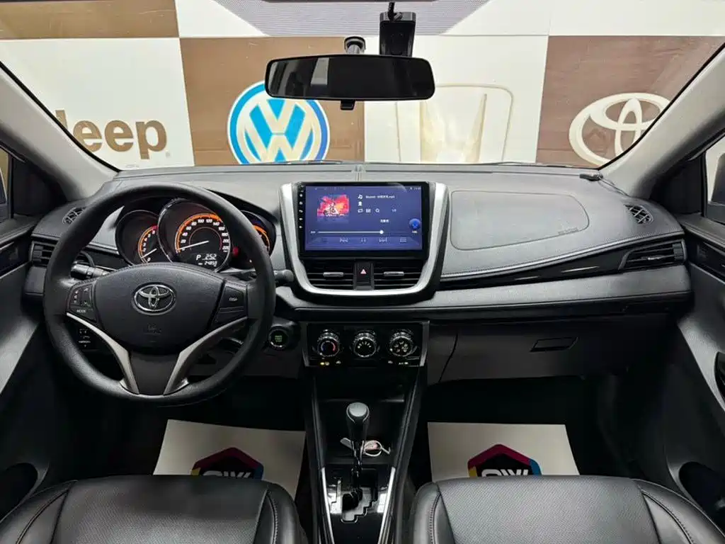 Toyota Yaris L 2022 — фото 9