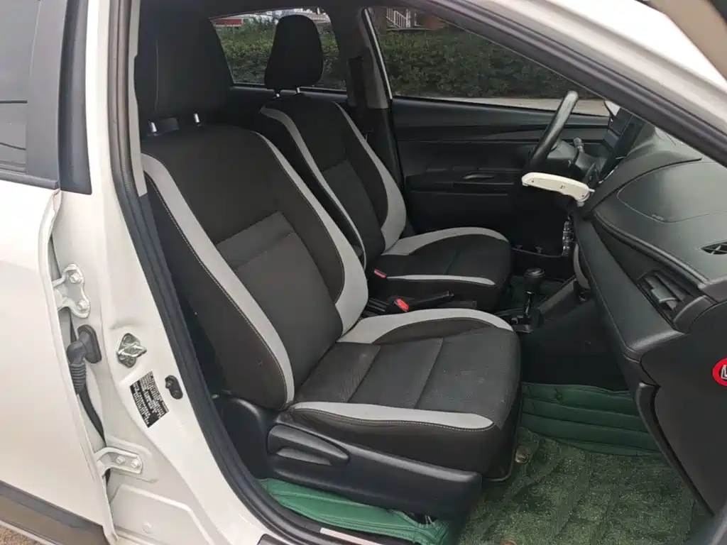 Toyota Yaris L 2020 — фото 25