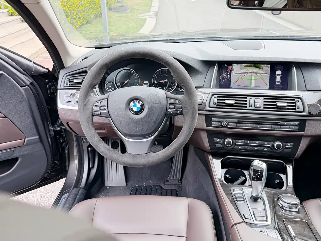 BMW 5 Series 2016 — фото 9