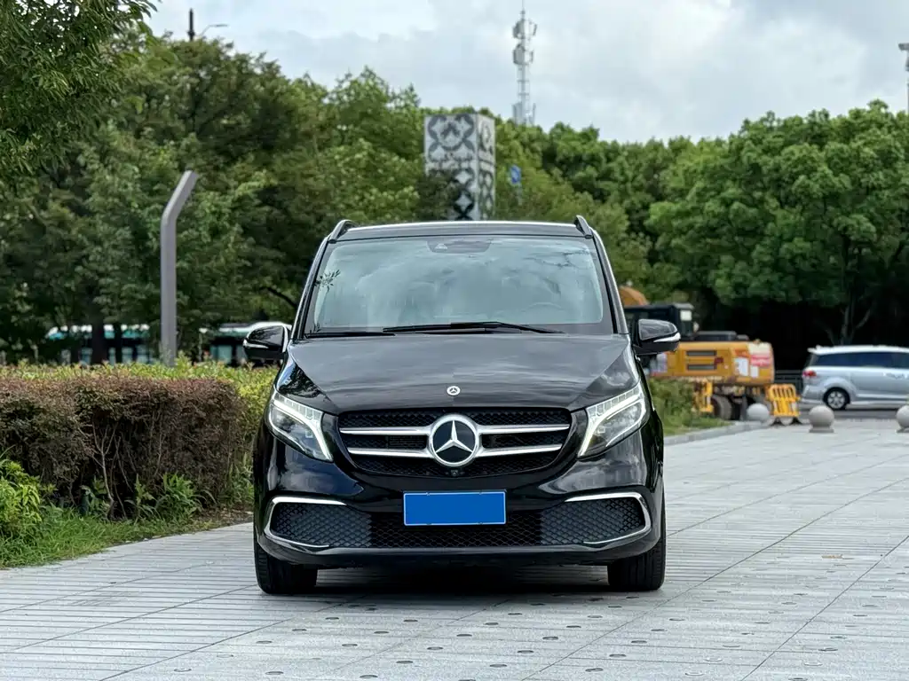 Mercedes-Benz V-Class 2022 — фото 8