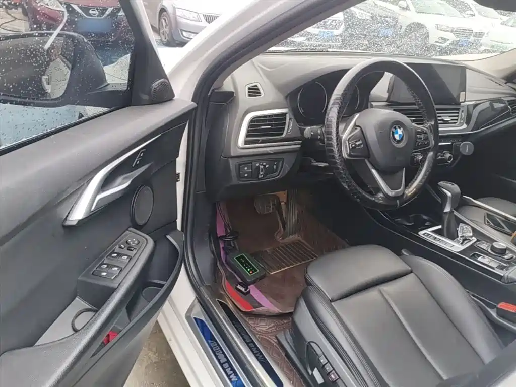 BMW 1 Series 2018 — фото 16