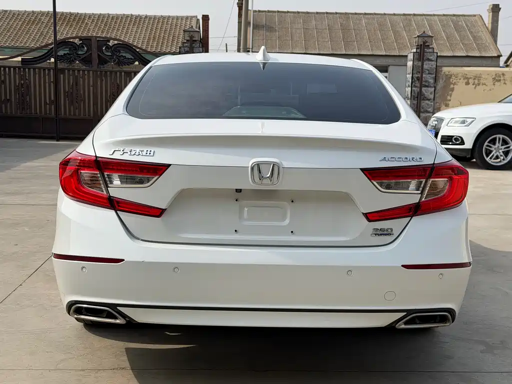 Honda Accord 2018 — фото 10