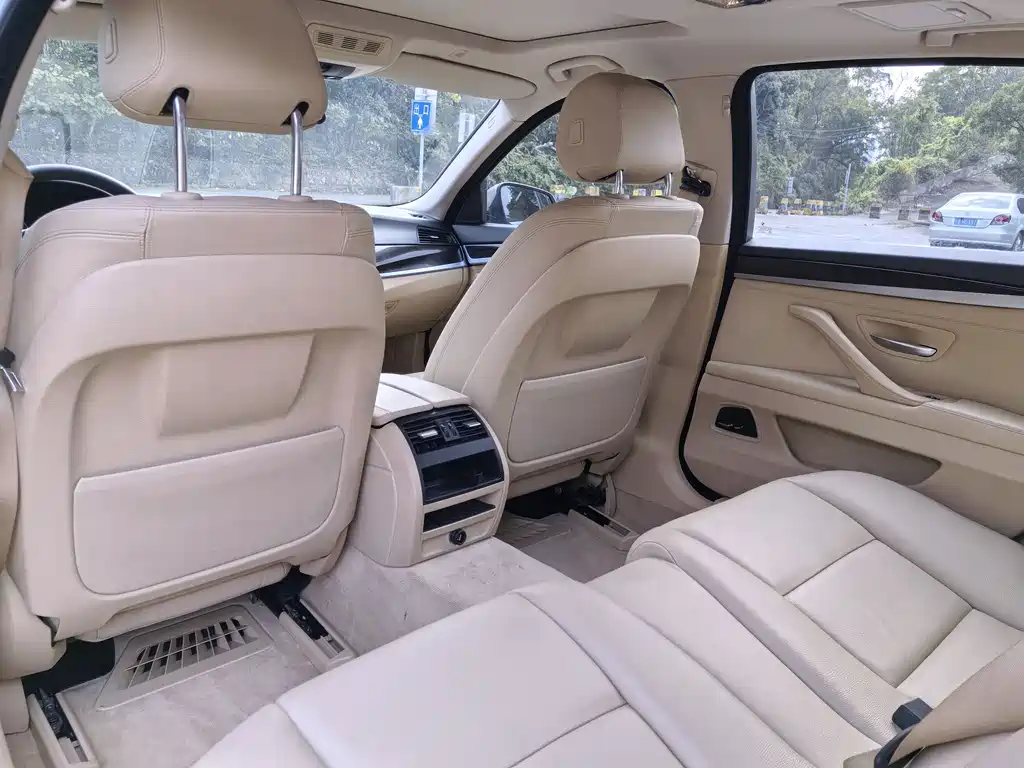 BMW 5 Series 2015 — фото 15