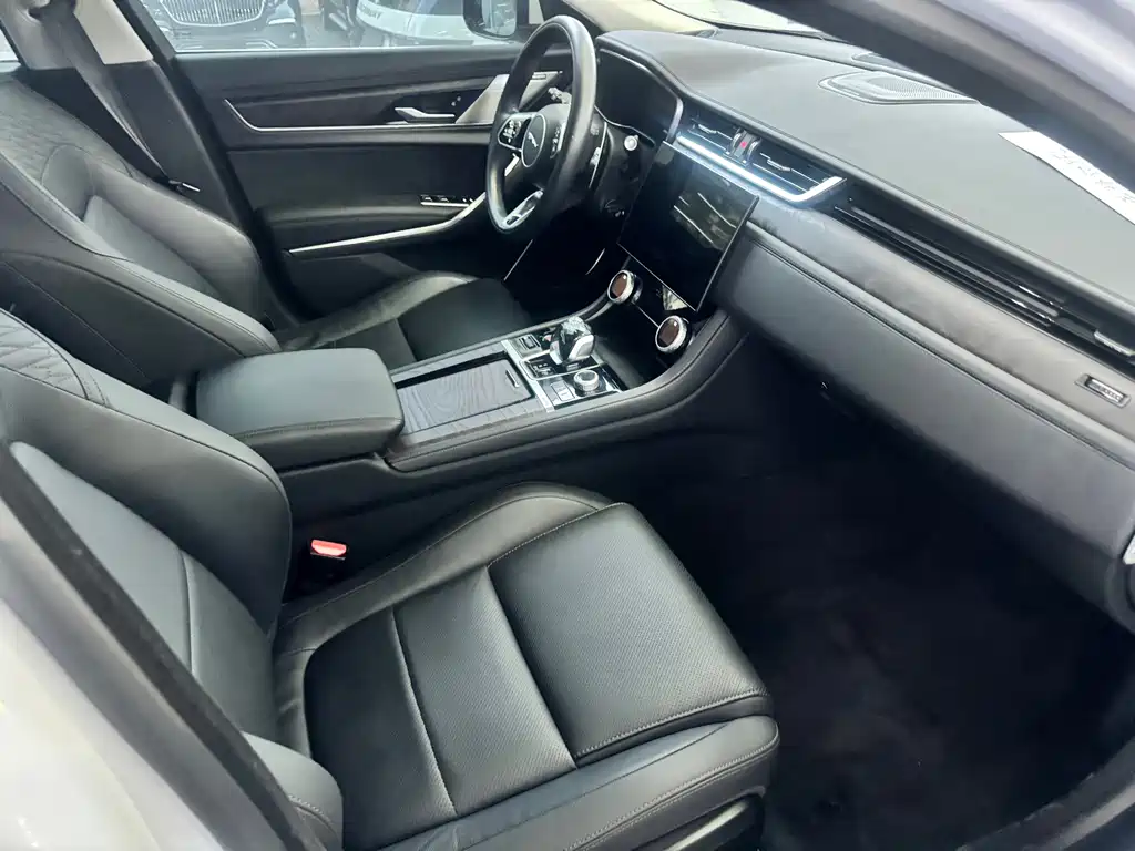 Jaguar XFL 2024 — фото 10