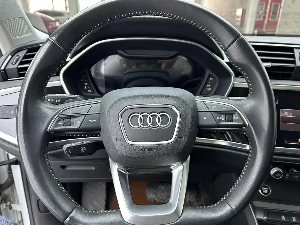 Audi Q3 2022 — фото 14