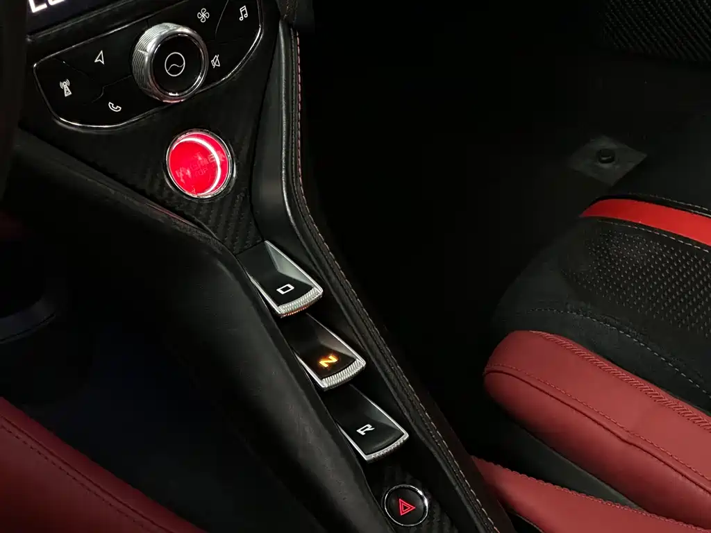 McLaren 720S 2020 — фото 11