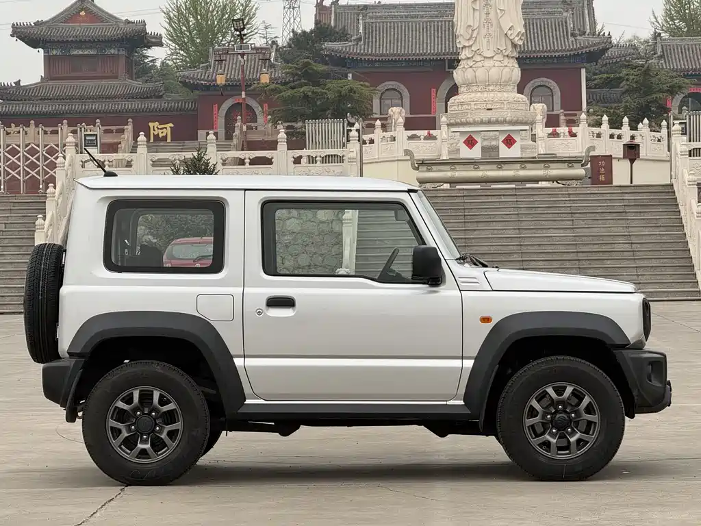 Suzuki Jimny 2024 — фото 4