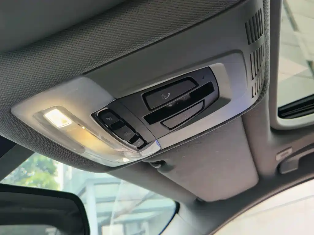 BMW 3 Series 2016 — фото 19