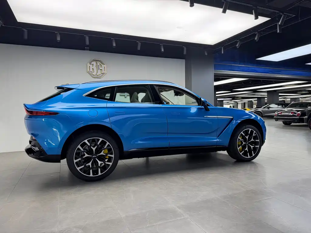 Aston Martin DBX — фото 3