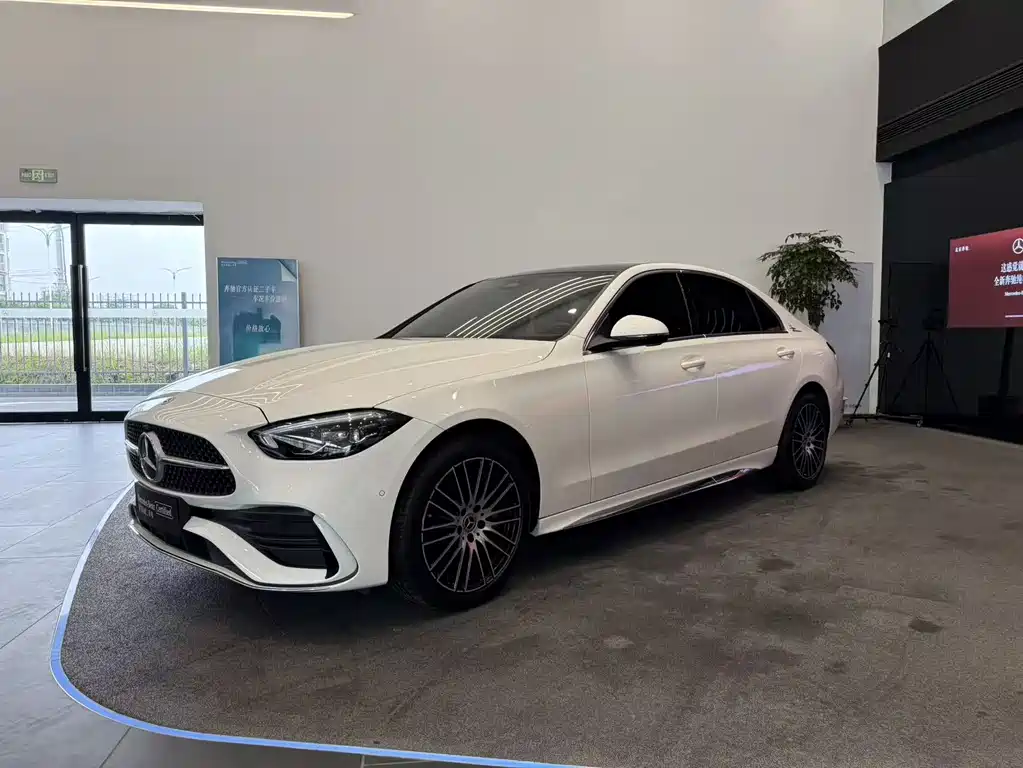 Mercedes-Benz C-Class 2024 — фото 1