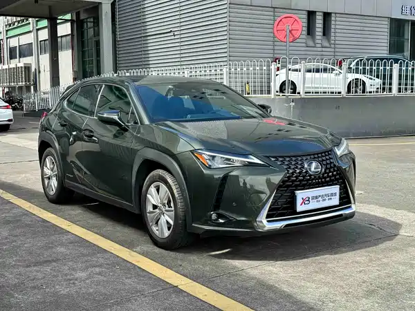 Lexus UX 2021