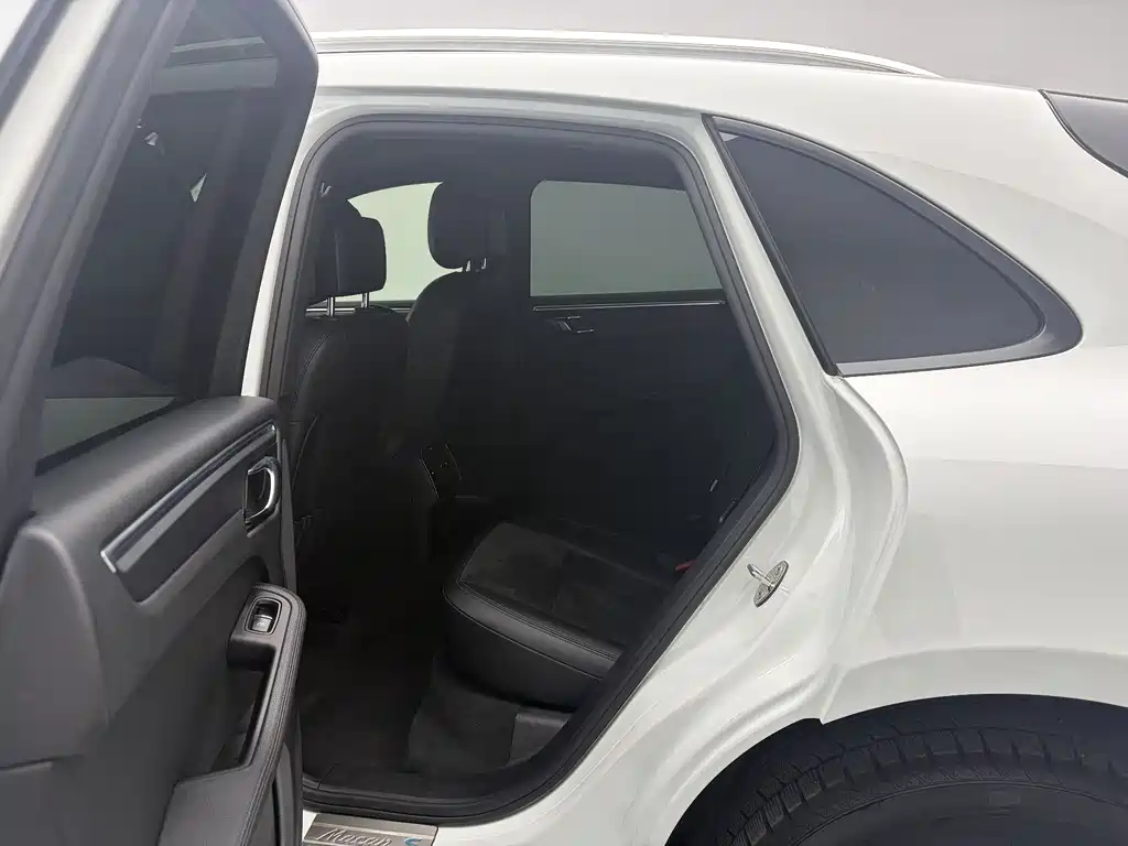 Porsche Macan 2017 — фото 13