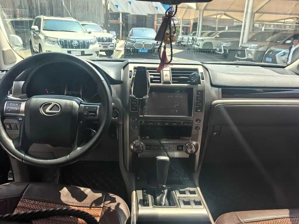 Lexus GX 2019 — фото 9