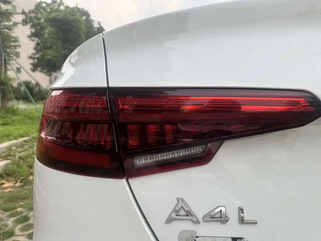 Audi A4L 2018 — фото 13