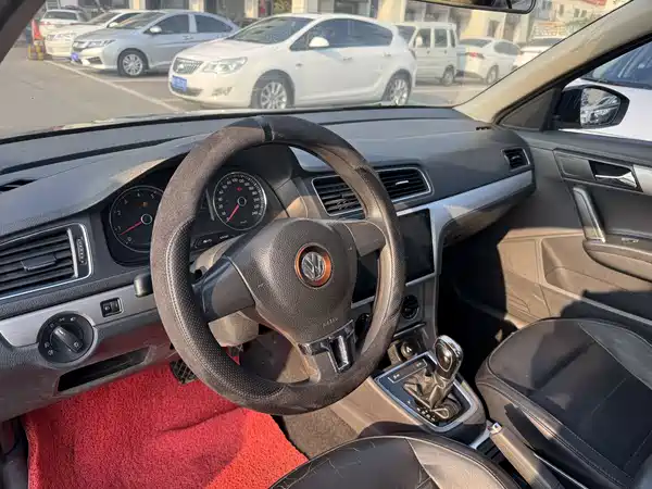 Volkswagen Lavida 2013